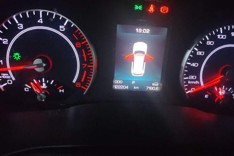 Used Haval H6 2017 Red Label 2.0T Automatic Two-Wheel Drive ZhiShang Model Odometer Close Up