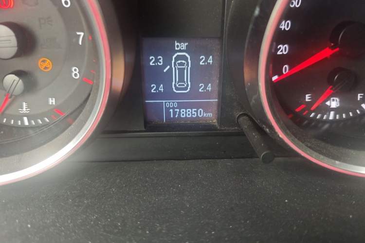 Used Haval H6 2017 Red-Label Sport Edition 1.5T Manual Two-Wheel Drive Elite Model Odometer Close Up