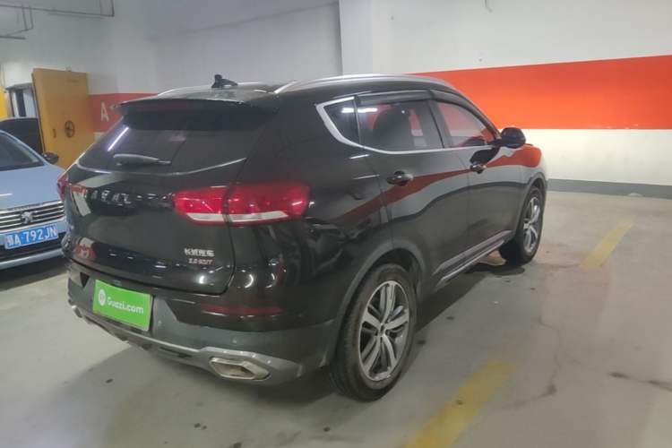 Used Haval H6 2017 Red Label 2.0T Automatic Two-Wheel Drive ZhiShang Model Rear Right 45 Deg