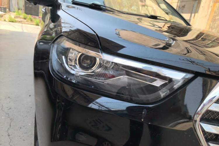 Used Haval H6 2017 Blue Label Sport Edition 1.5T Automatic Two-Wheel Drive Luxury Model Right Front Headlight