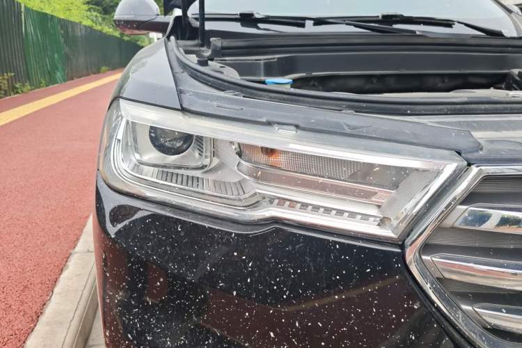 Used Haval H6 2017 Blue Label 2.0T Automatic Two-Wheel Drive Smart Edition Right Front Headlight