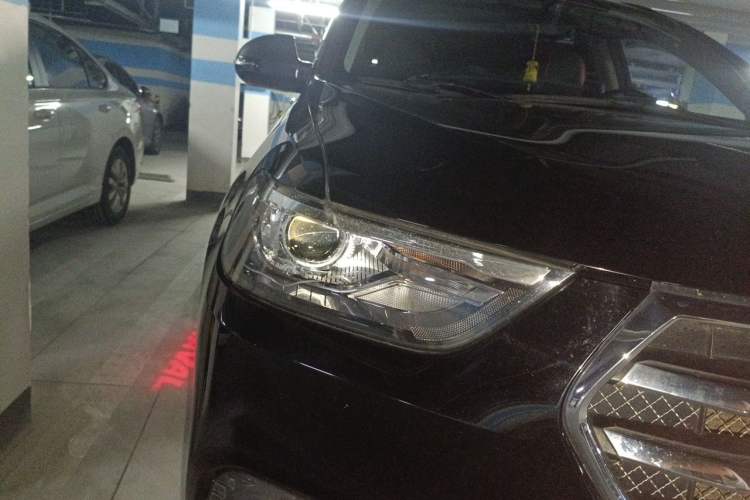 Used Haval H6 2017 Blue Label Sport Edition 1.5T Automatic Two-Wheel Drive Luxury Model Right Front Headlight