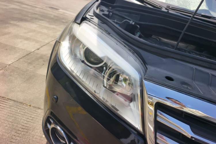 Used Haval H6 2017 Red-Label Sport Edition 1.5T Automatic Two-Wheel Drive Luxury Model Right Front Headlight