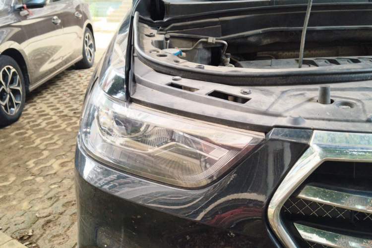Used Haval H6 2017 Blue Label Sport Edition 1.5T Automatic Two-Wheel Drive Luxury Model Right Front Headlight