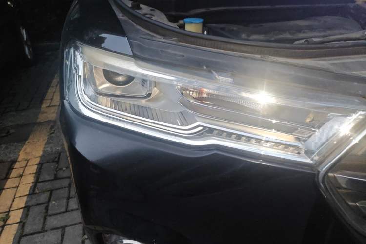 Used Haval H6 2017 Blue Label 2.0T Automatic Two-Wheel Drive Smart Edition Right Front Headlight