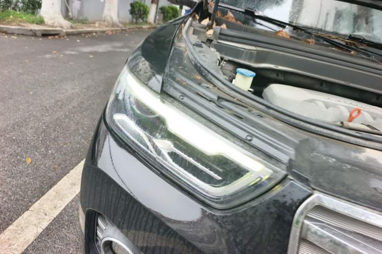 Used Haval H6 2017 Red-Label 1.3T Automatic Two-Wheel Drive ZhiShang Model Right Front Headlight
