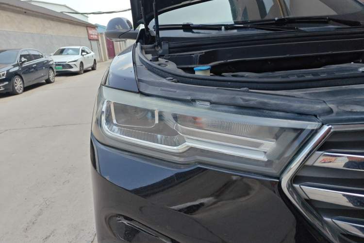 Used Haval H6 2017 Blue Label 2.0T Automatic Two-Wheel Drive Leading Model Right Front Headlight