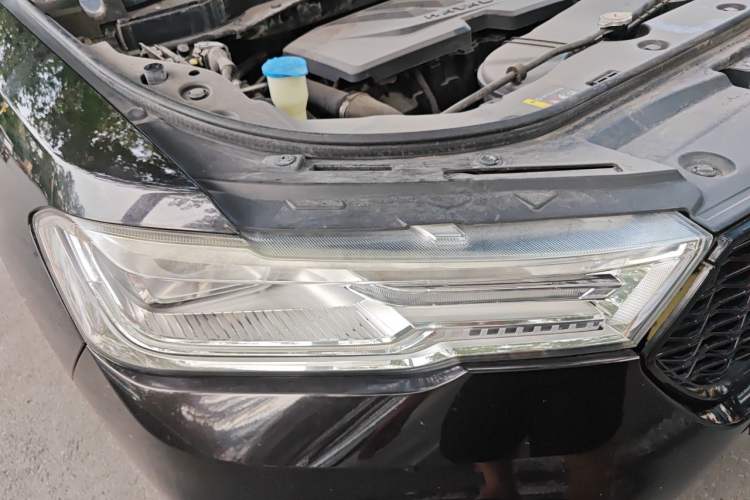 Used Haval H6 2017 Blue Label 1.5T Automatic Two-Wheel Drive ZhiShang Model Right Front Headlight