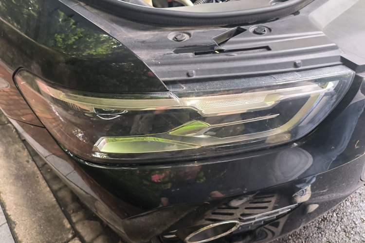 Used Haval H6 2017 Red Label 2.0T Automatic Two-Wheel Drive ZhiShang Model Right Front Headlight