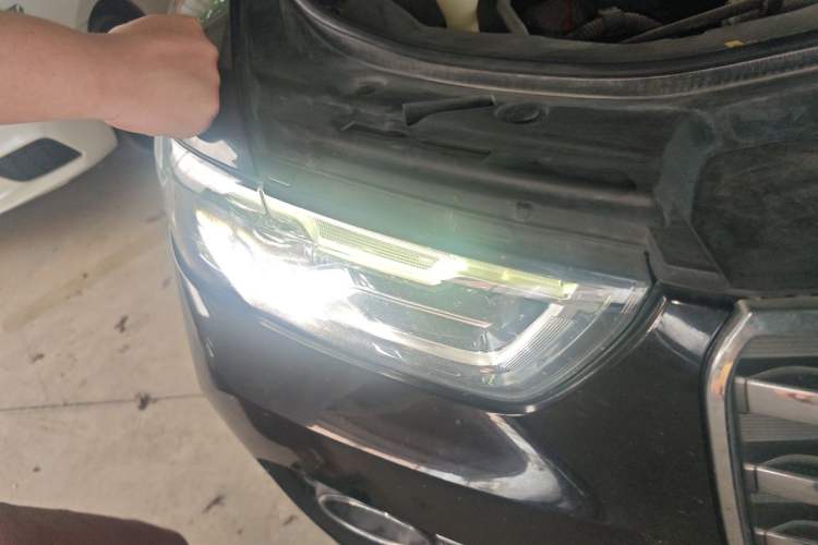 Used Haval H6 2017 Red Label 2.0T Automatic Two-Wheel Drive ZhiShang Model Right Front Headlight
