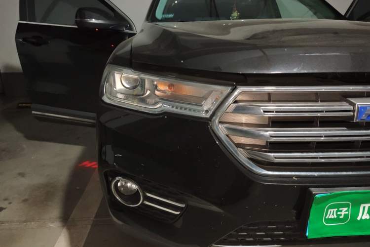 Used Haval H6 2017 Blue Label 2.0T Automatic Two-Wheel Drive Smart Edition Right Front Headlight