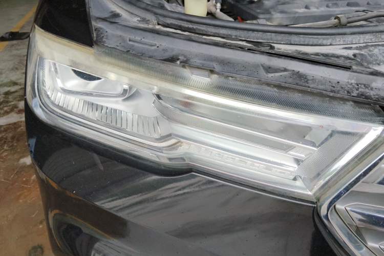 Used Haval H6 2017 Blue Label 2.0T Automatic Two-Wheel Drive Smart Edition Right Front Headlight