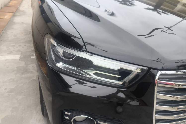 Used Haval H6 2017 Red Label 2.0T Automatic Two-Wheel Drive ZhiShang Model Right Front Headlight