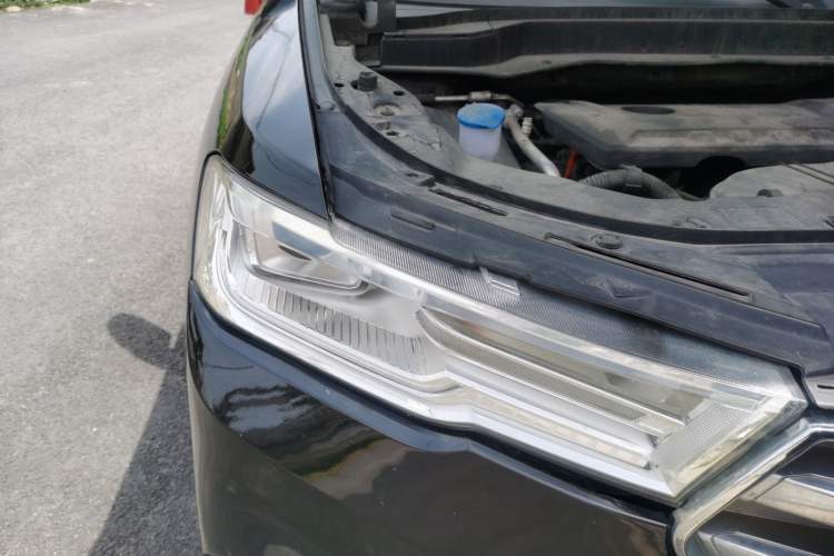Used Haval H6 2017 Blue Label 2.0T Automatic Two-Wheel Drive Smart Edition Right Front Headlight