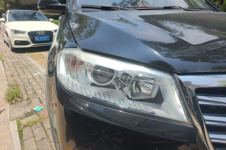 Used Haval H6 2017 Red-Label Sport Edition 1.5T Automatic Two-Wheel Drive Luxury Model Right Front Headlight