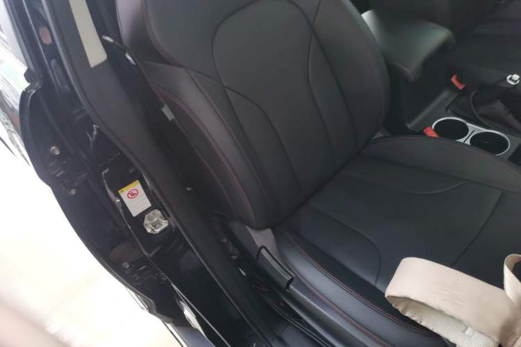 Used Haval H6 2017 Red-Label Sport Edition 1.5T Automatic Two-Wheel Drive Luxury Model Right Front Seat