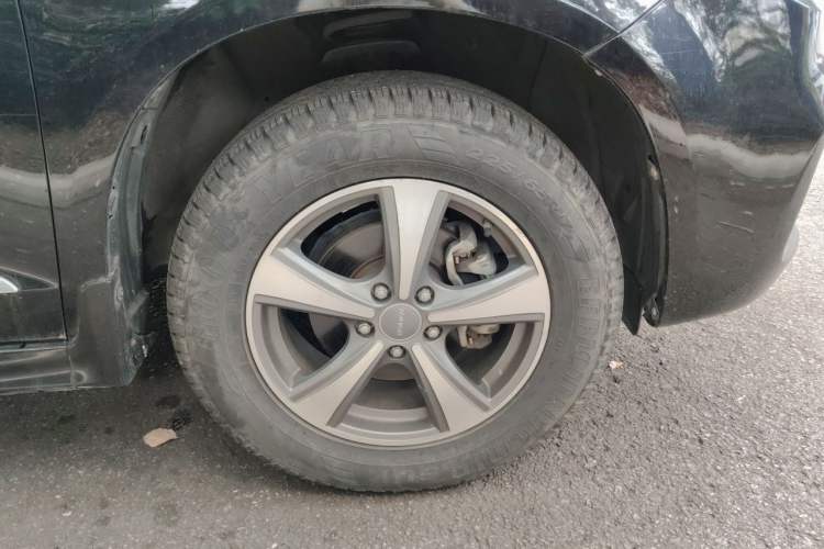 Used Haval H6 2017 Classic Edition 1.5T Automatic Two-Wheel Drive Elite Model Right Front Wheel Hub