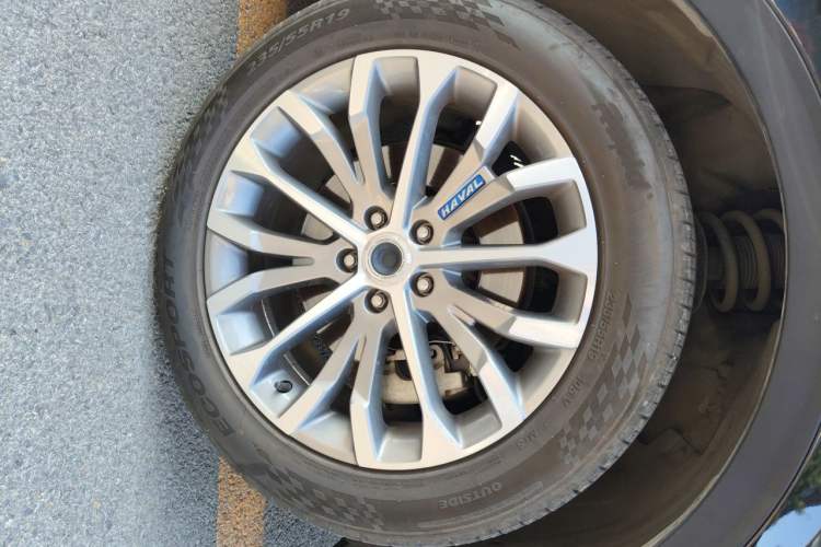 Used Haval H6 2017 Blue Label 2.0T Automatic Two-Wheel Drive Smart Edition Right Front Wheel Hub