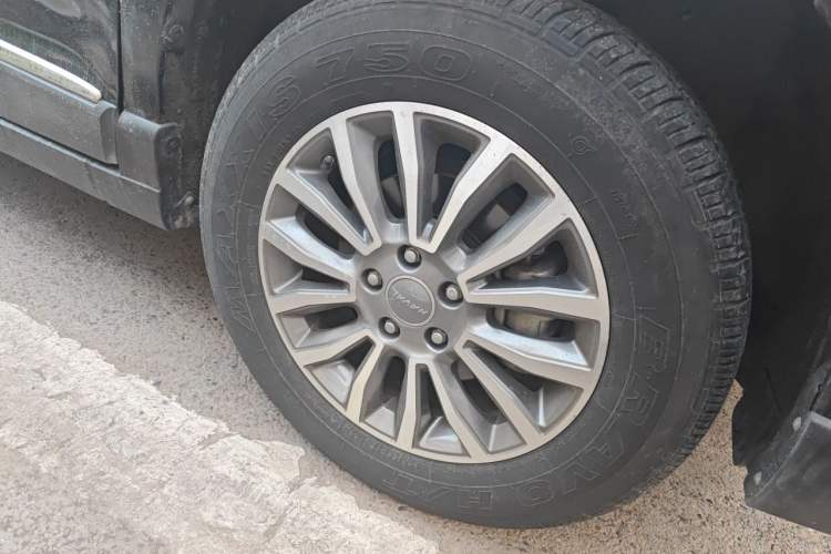 Used Haval H6 2017 Revised Blue-Label Sport Version 1.5T Automatic Two-Wheel Drive Luxury Trim Right Front Wheel Hub