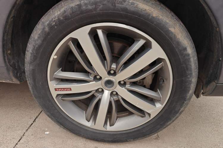 Used Haval H6 2017 Red Label 2.0T Automatic Two-Wheel Drive ZhiShang Model Right Front Wheel Hub