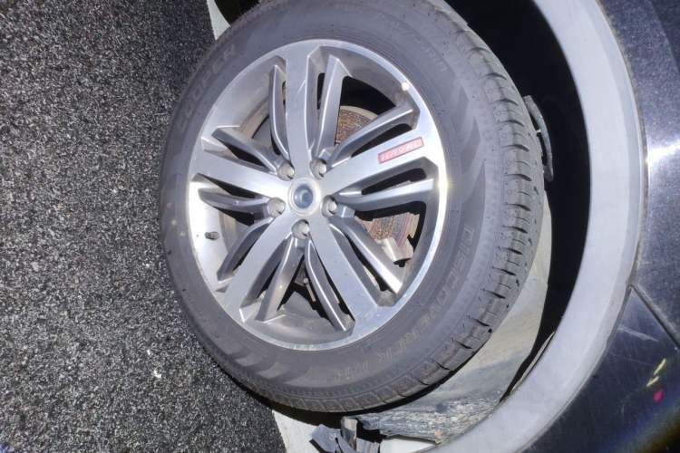 Used Haval H6 2017 Red Label 2.0T Automatic Two-Wheel Drive ZhiShang Model Right Front Wheel Hub
