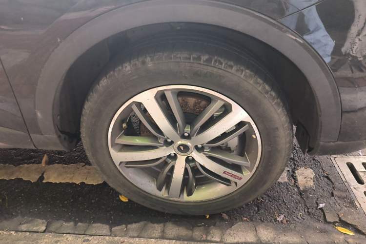 Used Haval H6 2017 Red Label 2.0T Automatic Two-Wheel Drive ZhiShang Model Right Front Wheel Hub