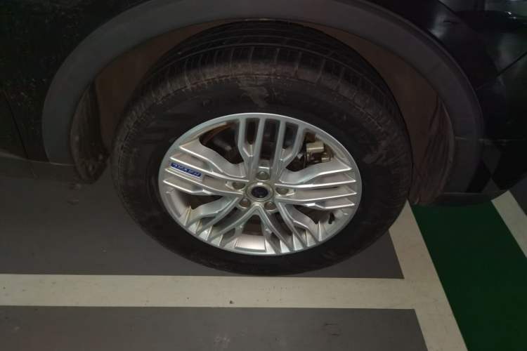 Used Haval H6 2017 Blue Label 2.0T Automatic Two-Wheel Drive Luxury Model Right Front Wheel Hub