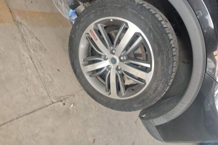 Used Haval H6 2017 Red Label 2.0T Automatic Two-Wheel Drive ZhiShang Model Right Front Wheel Hub