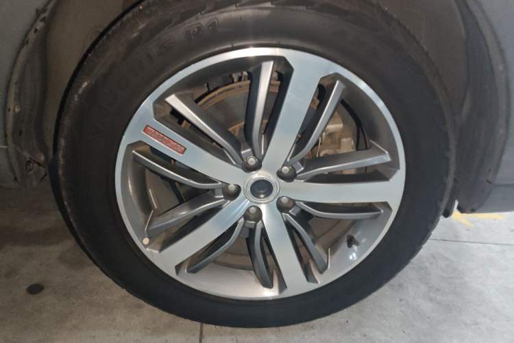 Used Haval H6 2017 Red-Label 1.5T Automatic Two-Wheel Drive Smart Edition Right Front Wheel Hub