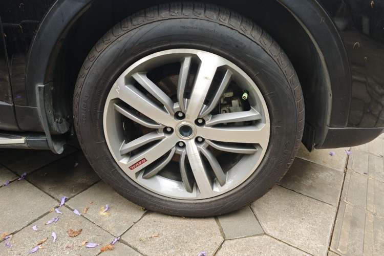 Used Haval H6 2017 Red Label 2.0T Automatic Two-Wheel Drive ZhiShang Model Right Front Wheel Hub
