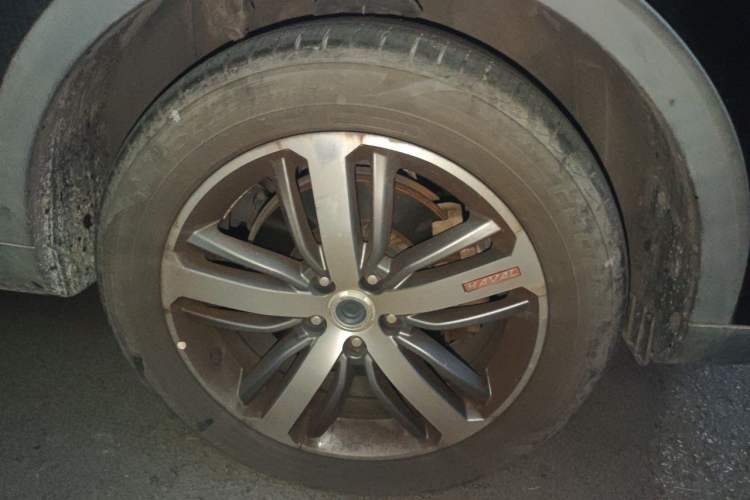 Used Haval H6 2017 Red Label 2.0T Automatic Two-Wheel Drive ZhiShang Model Right Front Wheel Hub