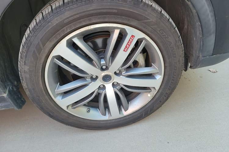 Used Haval H6 2017 Red Label 2.0T Automatic Two-Wheel Drive ZhiShang Model Right Front Wheel Hub