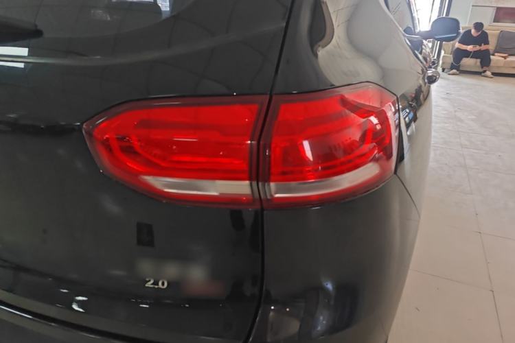 Used Haval H6 2017 Red Label 2.0T Automatic Two-Wheel Drive ZhiShang Model Right Rear Taillight