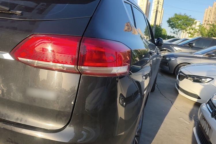 Used Haval H6 2017 Blue Label 1.5T Automatic Two-Wheel Drive ZhiShang Model Right Rear Taillight