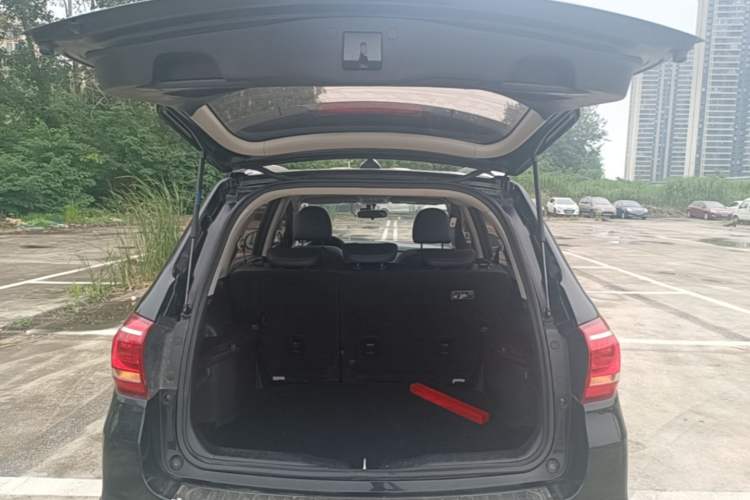 Used Haval H6 2017 Red-Label Sport Edition 1.5T Manual Two-Wheel Drive Elite Model Trunk