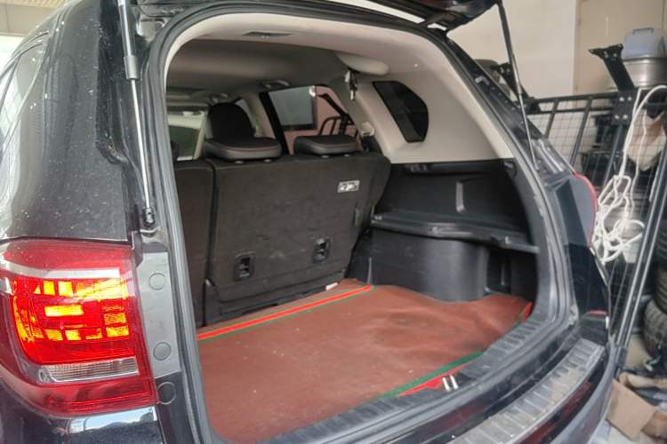Used Haval H6 2017 Red-Label Sport Edition 1.5T Automatic Two-Wheel Drive Luxury Model Trunk