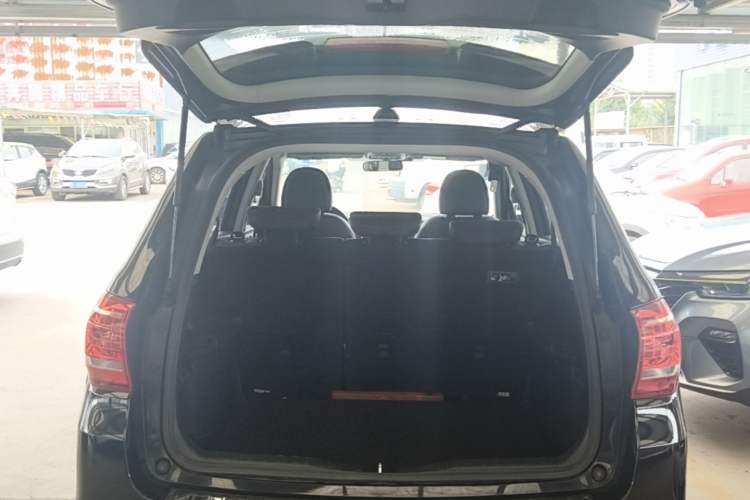 Used Haval H6 2017 Red-Label Sport Edition 1.5T Manual Two-Wheel Drive Elite Model Trunk