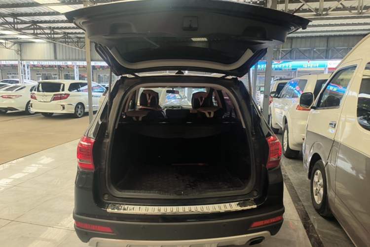 Used Haval H6 2017 Red-Label Sport Edition 1.5T Manual Two-Wheel Drive Elite Model Trunk