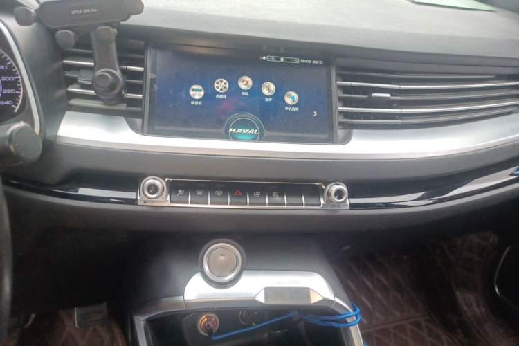 Used Haval H6 2017 Red Label 2.0T Automatic Two-Wheel Drive ZhiShang Model Audio And AC Panel