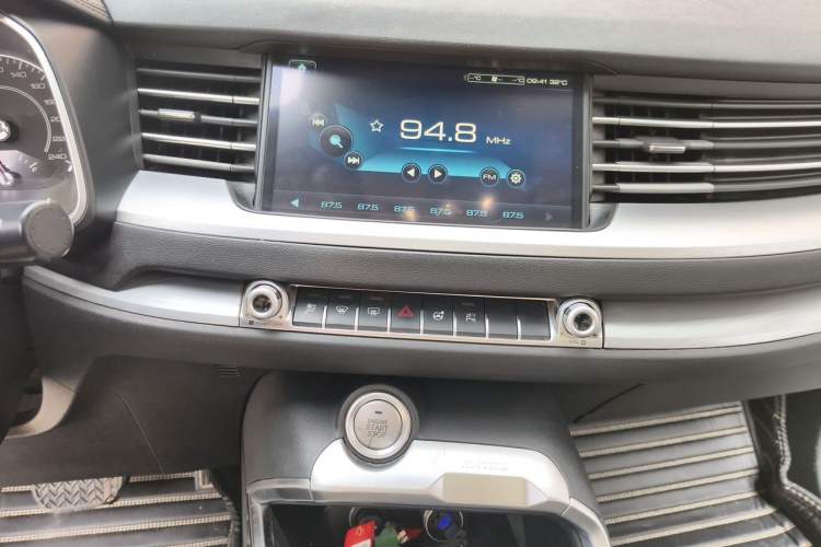 Used Haval H6 2017 Red Label 2.0T Automatic Two-Wheel Drive ZhiShang Model Audio And AC Panel