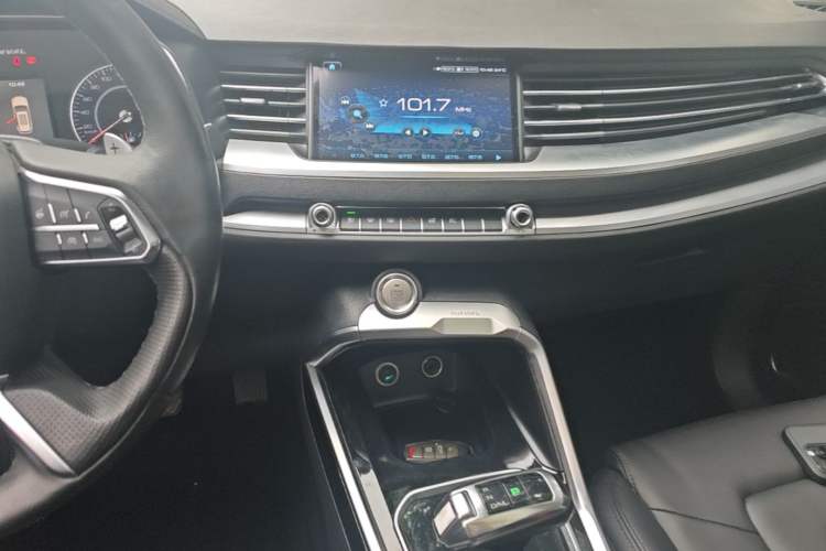 Used Haval H6 2017 Red Label 2.0T Automatic Two-Wheel Drive ZhiShang Model Audio And AC Panel