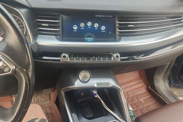 Used Haval H6 2017 Red Label 2.0T Automatic Two-Wheel Drive ZhiShang Model Audio And AC Panel