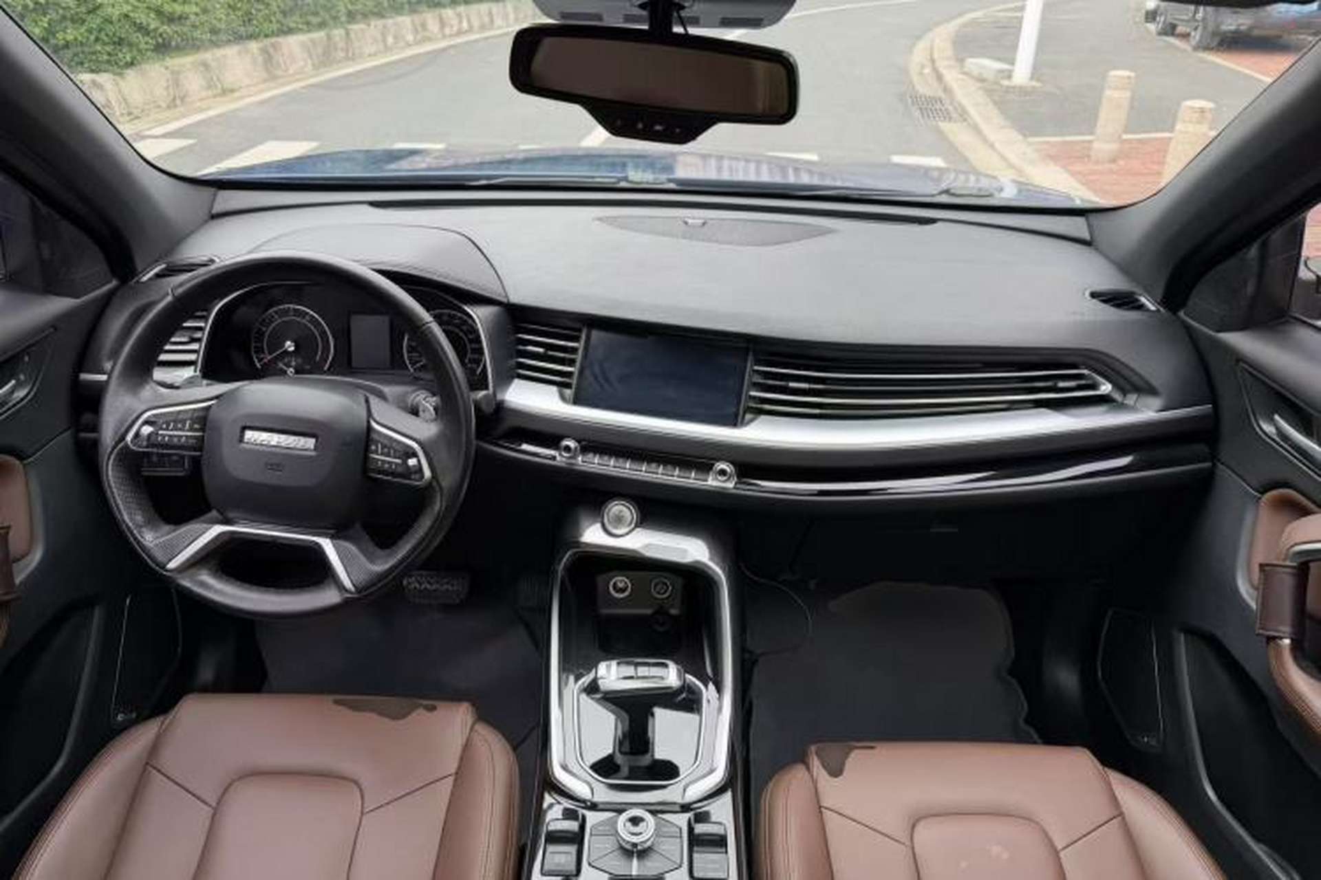 Used Haval H6 2017 Red Label 2.0T Automatic Two-Wheel Drive ZhiShang Model Center Console
