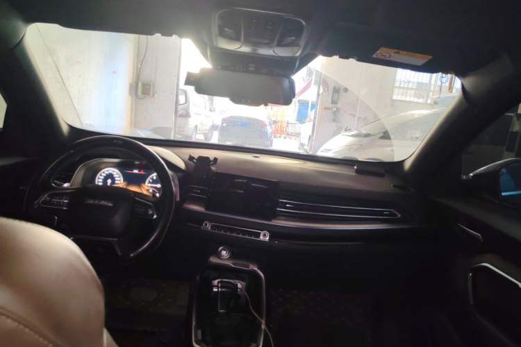 Used Haval H6 2017 Red-Label 1.5T Automatic Two-Wheel Drive Leading Version Center Console