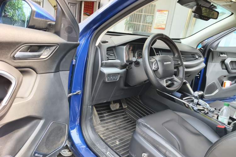 Used Haval H6 2017 Red Label 2.0T Automatic Two-Wheel Drive ZhiShang Model Driver Seat