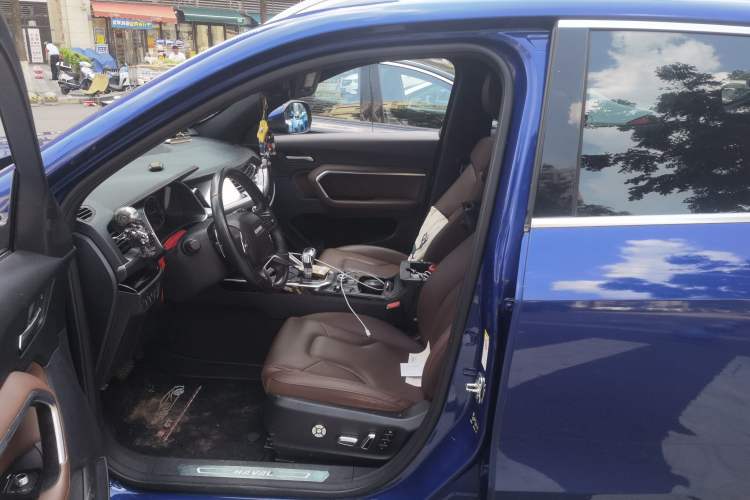 Used Haval H6 2017 Blue Label 2.0T Automatic Two-Wheel Drive Leading Model Driver Seat