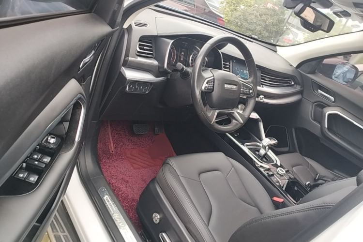 Used Haval H6 2017 Red Label 2.0T Automatic Two-Wheel Drive ZhiShang Model Driver Seat