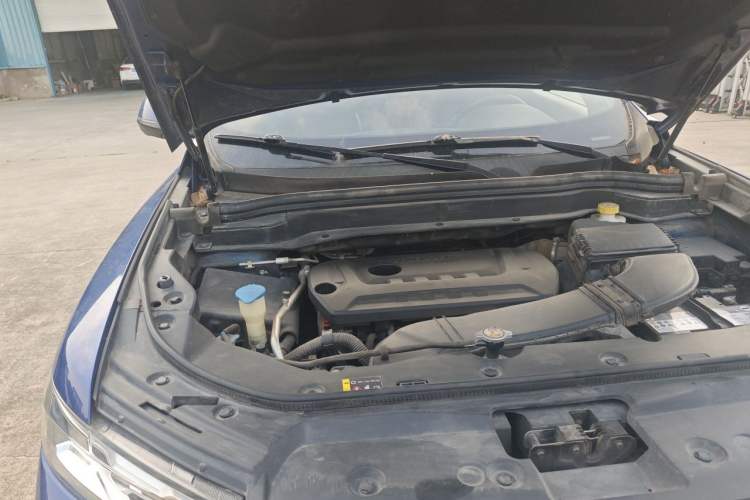 Used Haval H6 2017 Red Label 2.0T Automatic Two-Wheel Drive ZhiShang Model Engine Bay Right