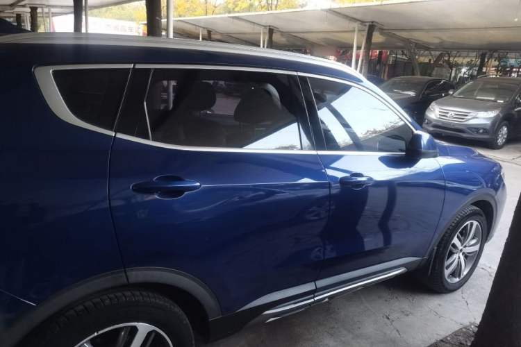 Used Haval H6 2017 Red Label 2.0T Automatic Two-Wheel Drive ZhiShang Model Exterior 6