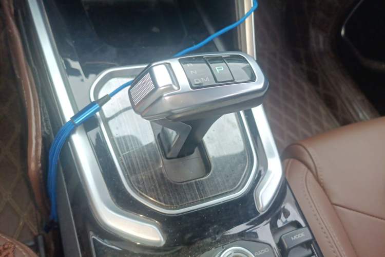 Used Haval H6 2017 Red Label 2.0T Automatic Two-Wheel Drive ZhiShang Model Gear Lever